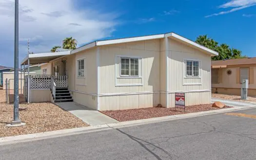 1997 Champion 26x60 3 bedroom 2 bath mobile home For Sale in Sunrise Estates Family Mobile Home Park - 6223 E. Sahara Ave. Las Vegas NV 89142. abcmobilehomes.com (702) 641-4444