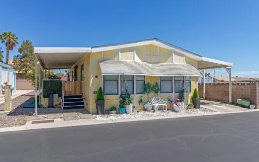 1988 Skyline 24x48 2 bedroom 2 bathroom mobile home For Sale in Flamingo West 55+ Gated Mobile Home Community 8122 W. Flamingo Rd. Las Vegas NV 89047. abcmobilehomes.com (702) 641-4444