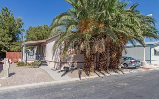 1996 Champion 24x45 3 bedroom 2 bathroom mobile home For Sale in River Oaks 55+ Mobile Home Community - 5300 E. Desert Inn Rd. Las Vegas NV 89122 abcmobilehomes.com (702) 641-4444