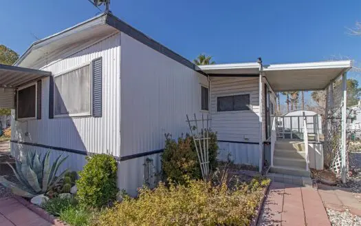 24x52 Stone Haven 2 bedroom 2 bath mobile home For Sale in King's Row 55+ Mobile Home Park 3660 Boulder Hwy Las Vegas, NV 89121 abcmobilehomes.com (702) 641-4444