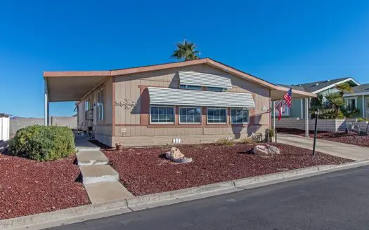 1995 Cavco 27x57 2 bedroom 2 bathroom mobile home For Sale Mountain View 55+ Gated Manufactured Home Community 106 Le Arta Dr Henderson, NV 89074 abcmobilehomes.com (702) 641-4444