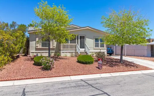 2004 Skyline 36x52 3 bedroom 2 bathroom mobile home For Sale Paradise Trails Mobile Home Park - 2485 W. Wigwam Ave. Las Vegas, NV 89123 abcmobilehomes.com (702) 641-4444