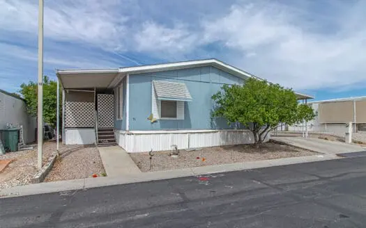 1993 nashua 26x40 2 bedroom 2 bath plus den located in Jaycee's Senior Community - 5805 W. Harmon Ave. Las Vegas, NV 89103 abcmobilehomes.com (702) 641-4444