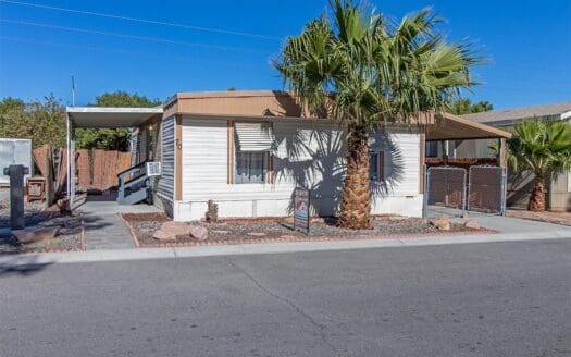 1976 Champion 24x40 2 bedroom 1 bath mobile home For Sale in Rulon Earl Mobile Home Park 3901 E. Stewart Ave Las Vegas NV 89110 abcmobilehomes.com (702) 641-4444